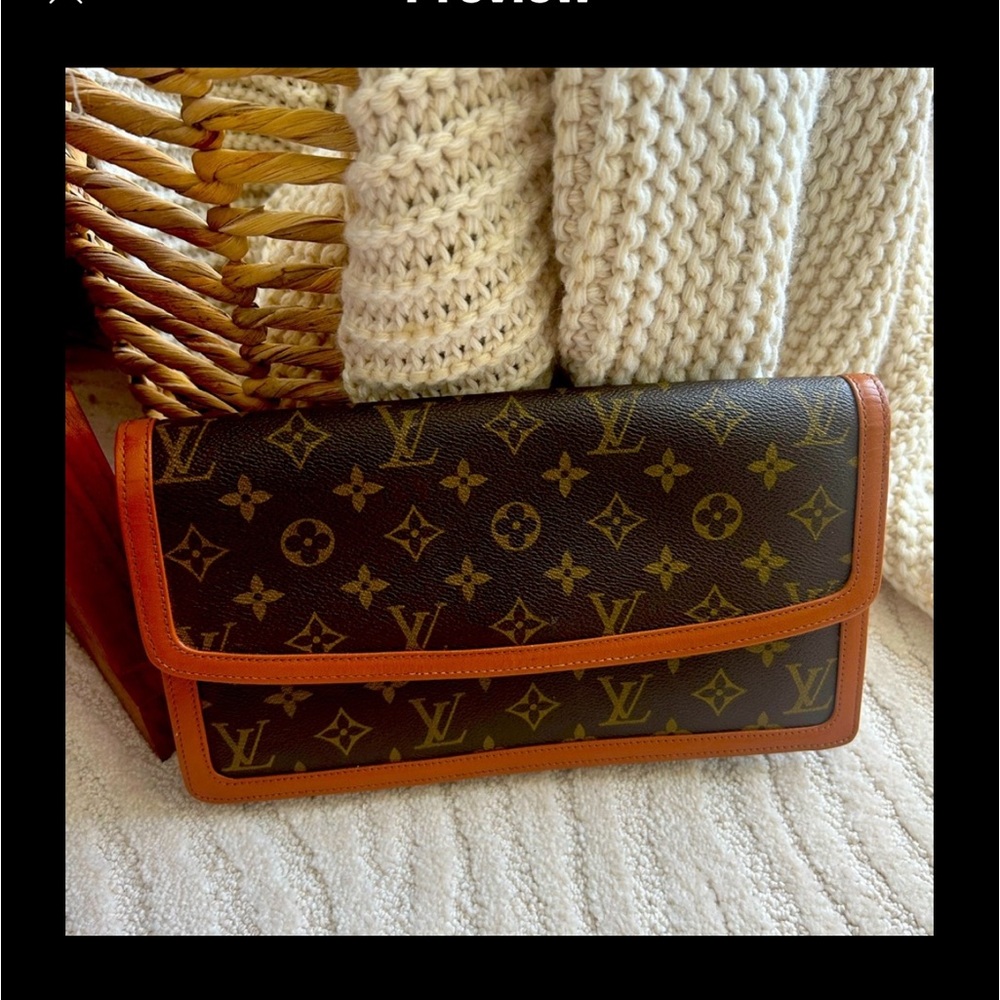 AUTHENTIC LOUIS VUITTON “VINTAGE” CLUTCH